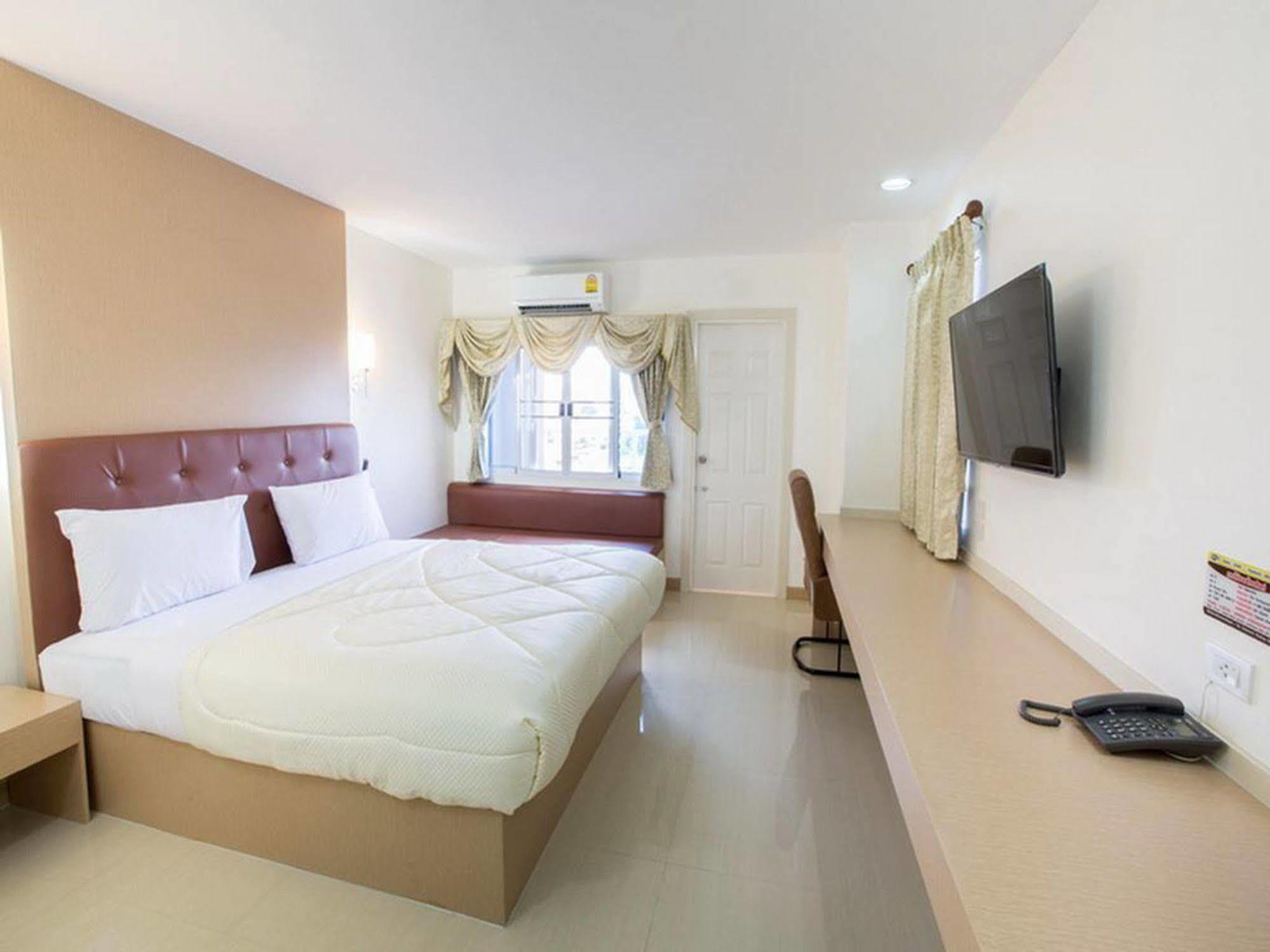 P.A. Thani Hotel Nakhon Sawan Exterior foto